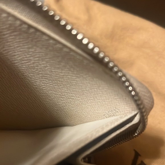 LV Zippy Wallet - Picture 7 of 9
